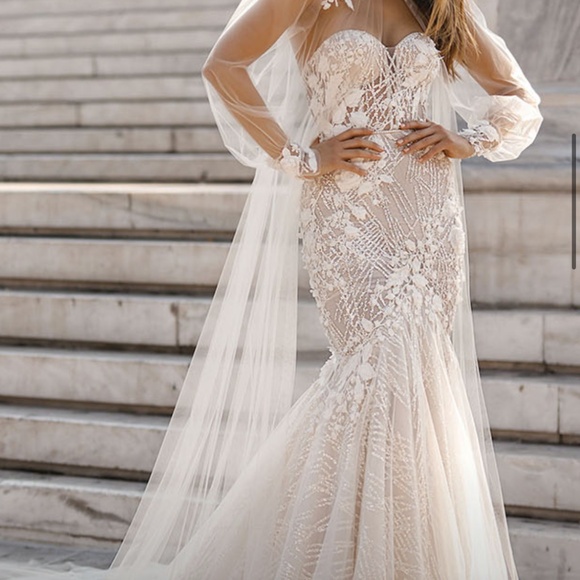 BERTA BRIDAL 19-110 ATHENS COLLECTION WEDDING DRESS - Picture 1 of 9